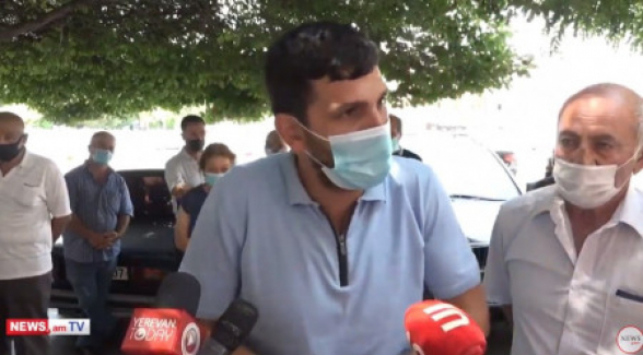 Акция протеста торговцев с/х рынка перед зданием Правительства (видео)